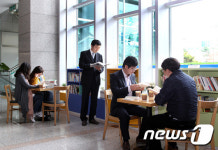 대전 서구, 1·2층 로비에 ‘행복 문고’ 북카페 운영