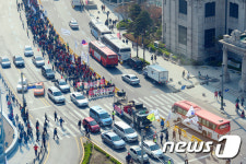남대문로 행진하는 양대노총