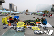 세월호 유가족, 광화문광장 밤샘 농성