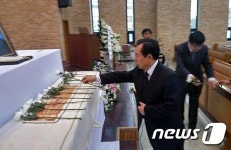 성완종 전 경남기업 회장 발인예배…정치권선 이인제 의원만 참석