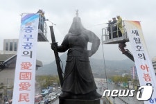 이순신 장군 동상 친수식 세월호 아픔과 함께
