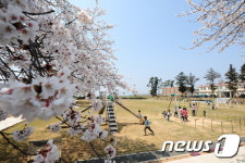 ‘황혼에 한글을 깨치다’…고창군 봉암초교 만학도 할머니들