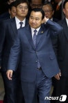 겸연쩍은 이완구 총리