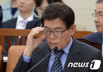 최영기 상임위원 사퇴한 위원장을 대신해...