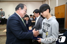 무주군 장학재단, 학교 순회 장학생 88명에 8800만원 전달