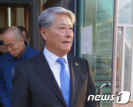 입술 앙다문 김양호 삼척시장