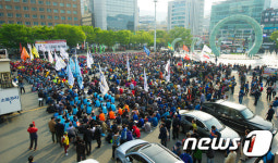 부산역 광장 가득 메운 민주노총