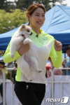신수지, 애견 밍키와 함께