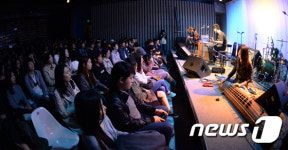 리듬에 너를 맡겨, 홍대 라이브 클럽데이 현장을 찾아서