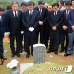 국립 5.18 민주묘지 방문한 천정배