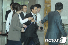 전 청와대비서관 김해수 검찰 조사