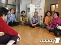 [단신] 천안시 문성동주민센터, 어버이날 경로당 위문