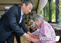 나눔의 집 찾은 정종섭 장관