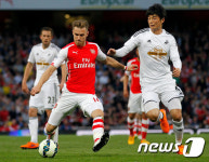 [해외축구] ‘기성용 73분’ 스완지, 아스널 제압…UEL 진출 희망 이어가