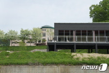 청주 어린이회관 주차장 내 매점허가 특혜 논란