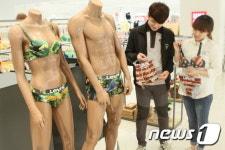 [단신] 롯데百광주점 성년의 날, 커플속옷 선물 어때요?