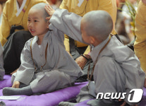 깎는 남자(옥련본점) | '머리깎고 나니 어색해'