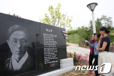 정지용 생가 옆 문학공원 시비 13점 건립