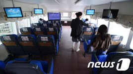 평일 관공선 셔틀 페리... 한산