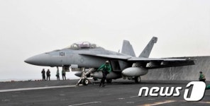 [사진]F18 전투기 아라비아해 추락…두 조종사 생존