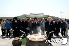 [단신] 4.19민주혁명회 회원 등 200명, 13일 대전현충원 참배