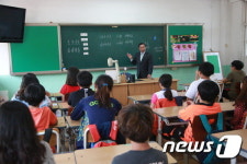 김영만 옥천군수, 스승의 날 맞아 초등생 특강