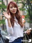 베스티 유지, 방긋 방긋 손인사