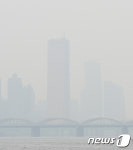 미세먼지에 63빌딩이 흐릿