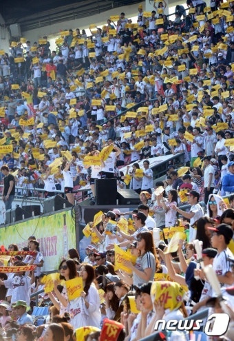 프로야구 200만 관중 돌파