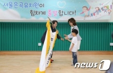 원기 전달하는 조희연 교육감
