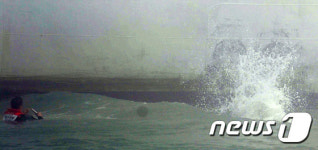 바다에 빠진 사람을 구하라