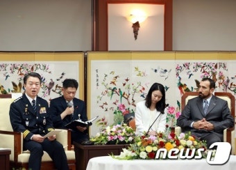 면담하는 강신명 경찰청장