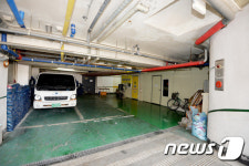 민원인 주차는 어디로…꽉 막힌 동사무소 지하주차장