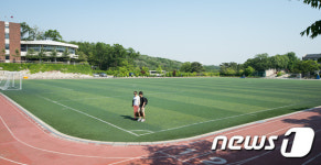 서울시내 인조잔디 운동장 퇴출