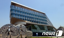 웅장한 모습의 세종시청