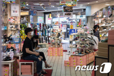 메르스 공포 확산...명동 상점 썰렁