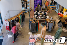 메르스 확산 한적한 명동 의류매장