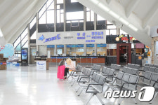 세븐일레븐 부산국제여객터미널1호점 | 썰렁한 부산 국제여객터미널
