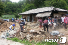 [단신]횡성 우천면 단체, 주거환경 개선 봉사 나서