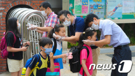 부산 초등학교도 발열 체크