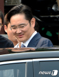 중국 서열 3위 장더장 전인대 상무위원장과 회동 마친 이재용 부회장
