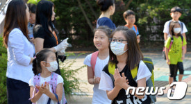 메르스 등굣길, 손소독 하는 아이들