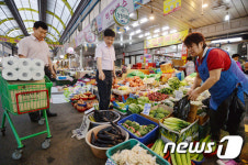 자가격리자 대신 장보기 나선 양천구 직원들