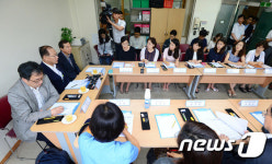 황우여 교육부장관 초등학교 학부모들과 함께