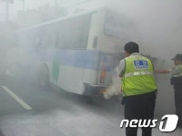 부산 영도구 청학동서 시내버스 화재…승객 10여명 긴급대피