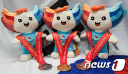 광주U대회 마스코트 누리비와 시상 메달