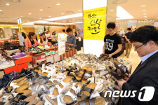 부산 롯데백화점 센텀점, '부산 신발 힘내라'