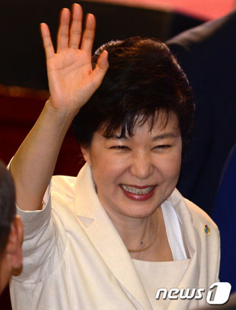 밝은 표정의 박근혜 대통령