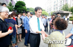 김승수 전주시장, 메르스 관리해제 우성아파트 격려방문