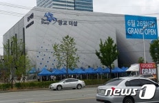 [분양현장+]호수생활권 프리미엄 광교 더샵…3.3㎡당 1470만원대